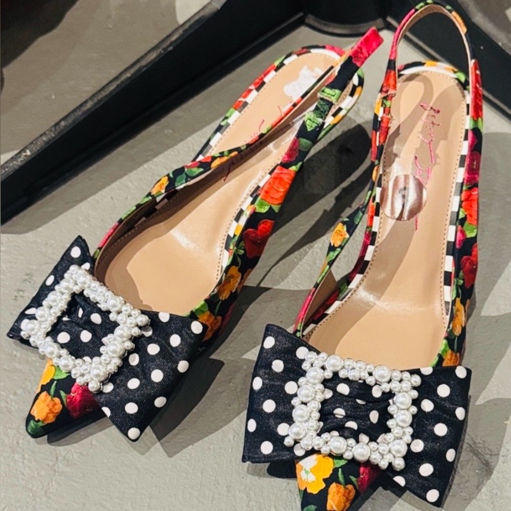 Betsey Johnson Floral Slingback Heels with Pearl Bow - Picture 2 of 6